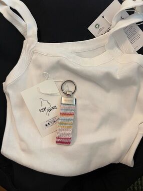 Daily Tank Top Ribbed White M & Keychain BNWT
